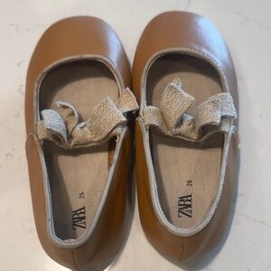 Zara Kids Brown Dress Shoes with Cream Bow
